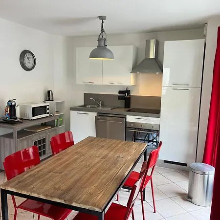 Appartement Au Coeur De Avec Parking Et Animaux Acceptes - Fr-1-343-187